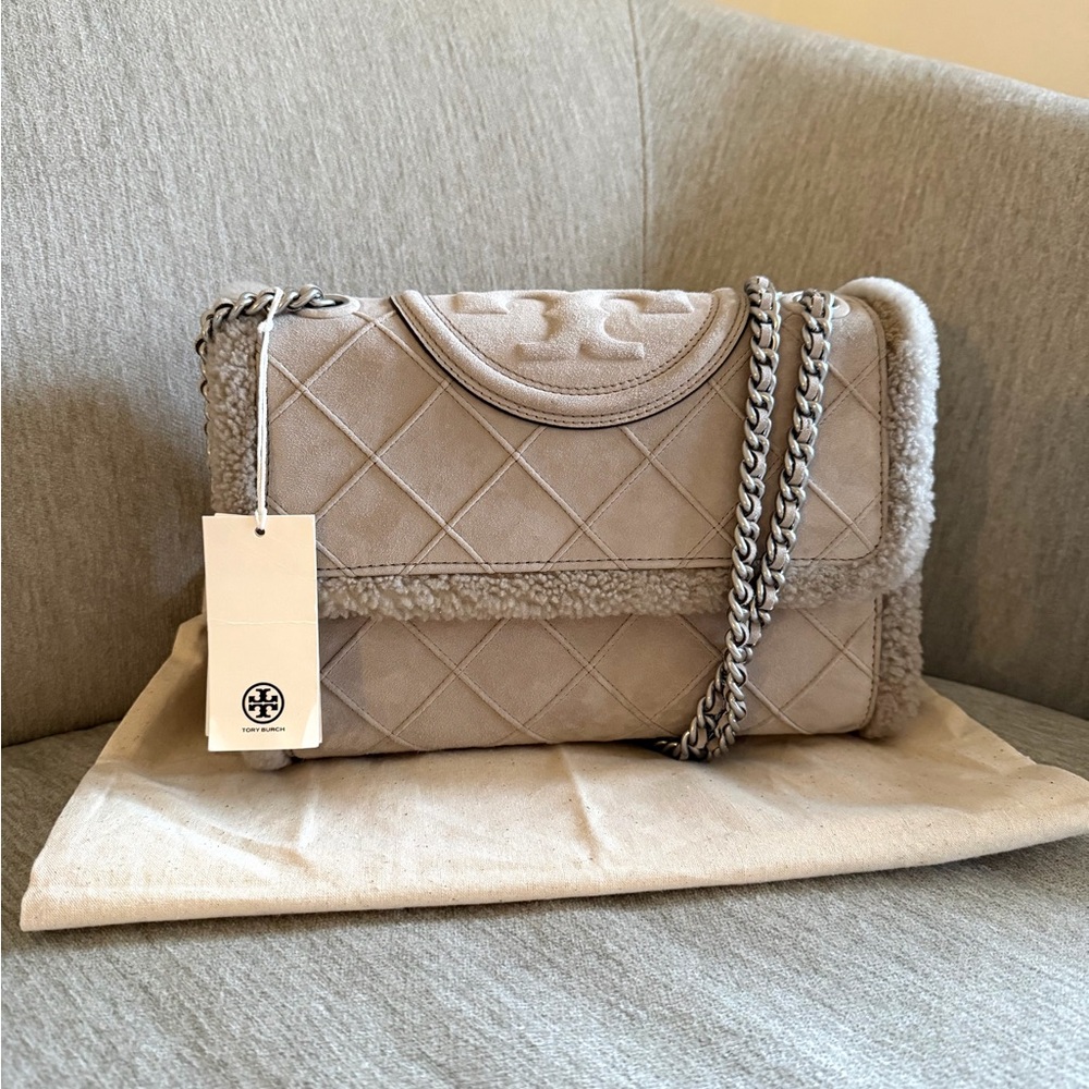 TORY BURCH FLEMING SOFT SHEARLING SUEDE CONVERTIBLE SHOULDER BAG Cotton Grey